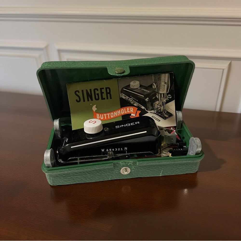 🪡 Vintage 1959 Singer Buttonholer No. 160506 – Complete with Manual & Templates